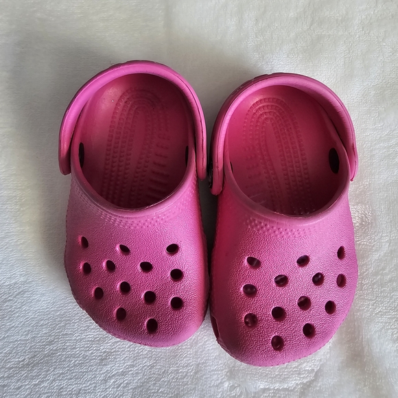 CROCS Pink Toddler 2/3 - Picture 1 of 6